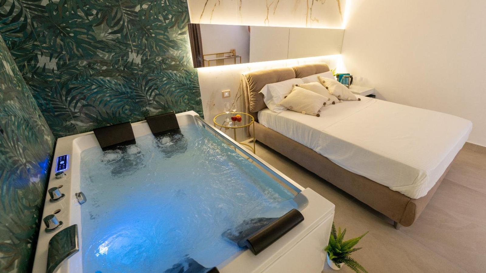 Mazzini Luxury Jacuzzy Suite Catania Bagian luar foto