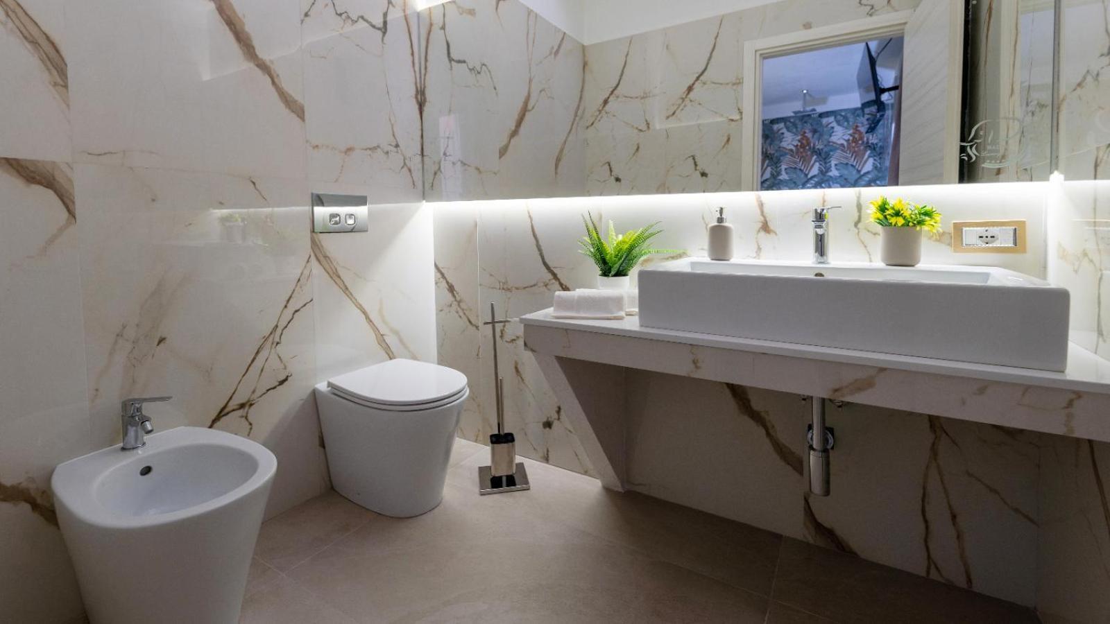 Mazzini Luxury Jacuzzy Suite Catania Bagian luar foto