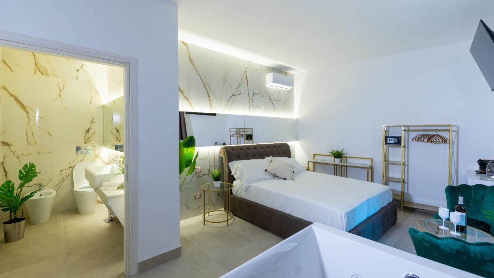 Mazzini Luxury Jacuzzy Suite Catania Bagian luar foto